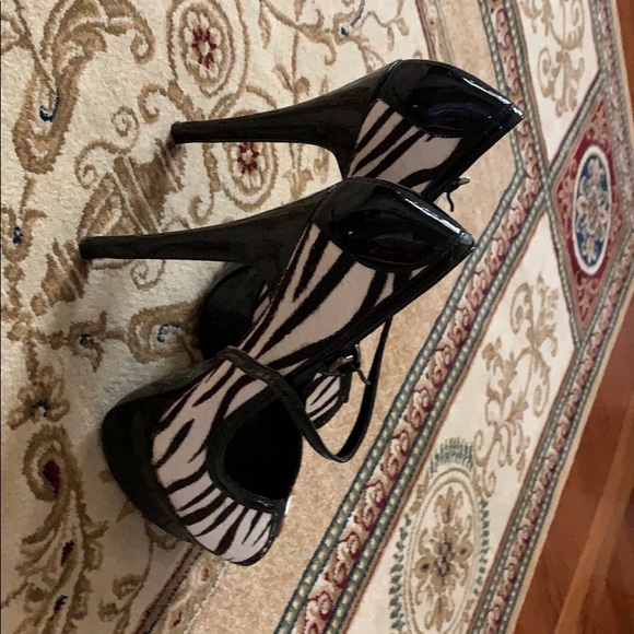 Aldo Mary Jane platform shoes. - Picture 3 of 5